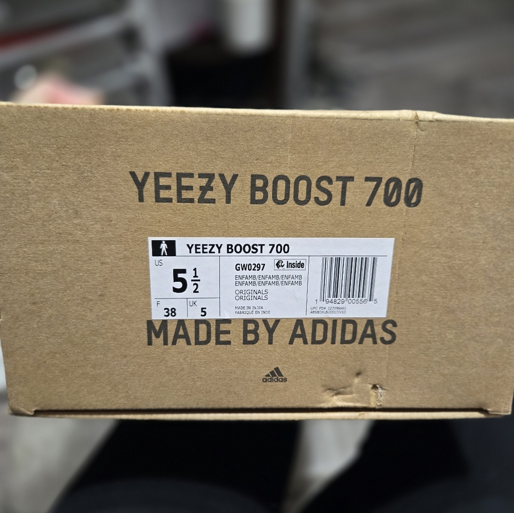 Empty Adidas Yeezy Boost 360 Or 700 Boxes - Picture 10 of 13